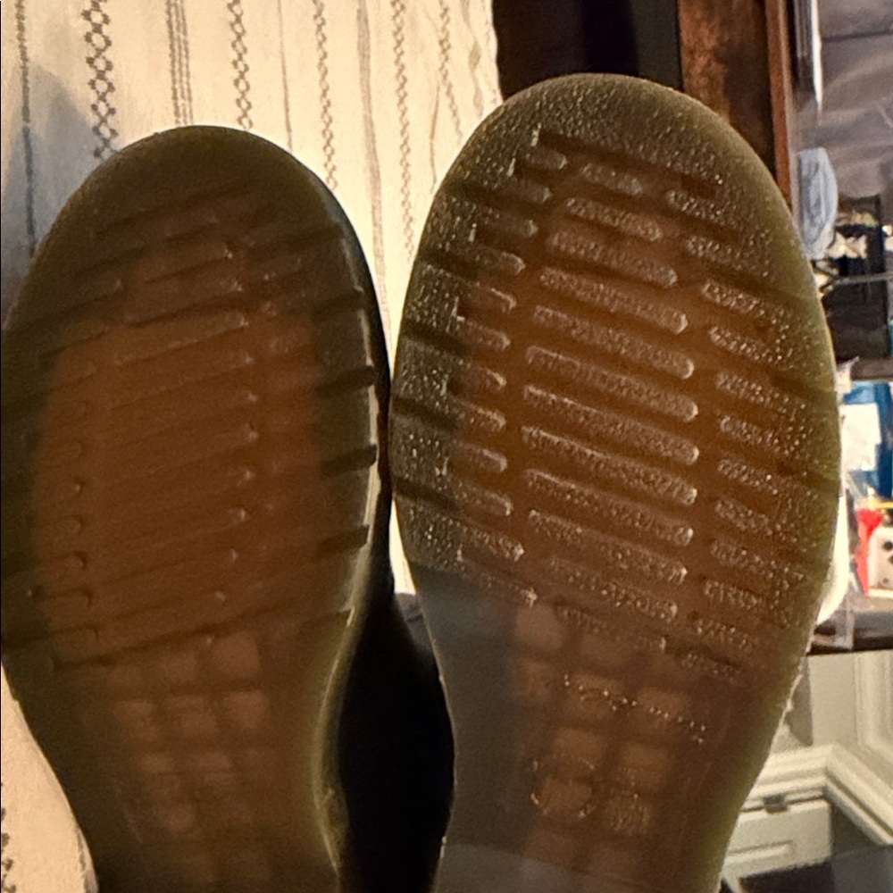 Dr. Martens 2976 Chelsea Boots 🥾 - Picture 16 of 16